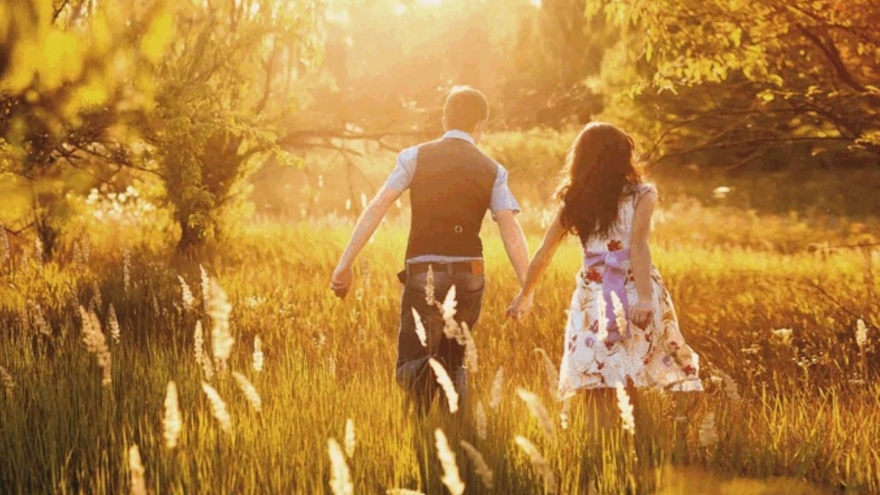 Làm thế nào để giữ ngọn lửa tình yêu cho cuộc hôn nhân đã dài cả thập kỷ?